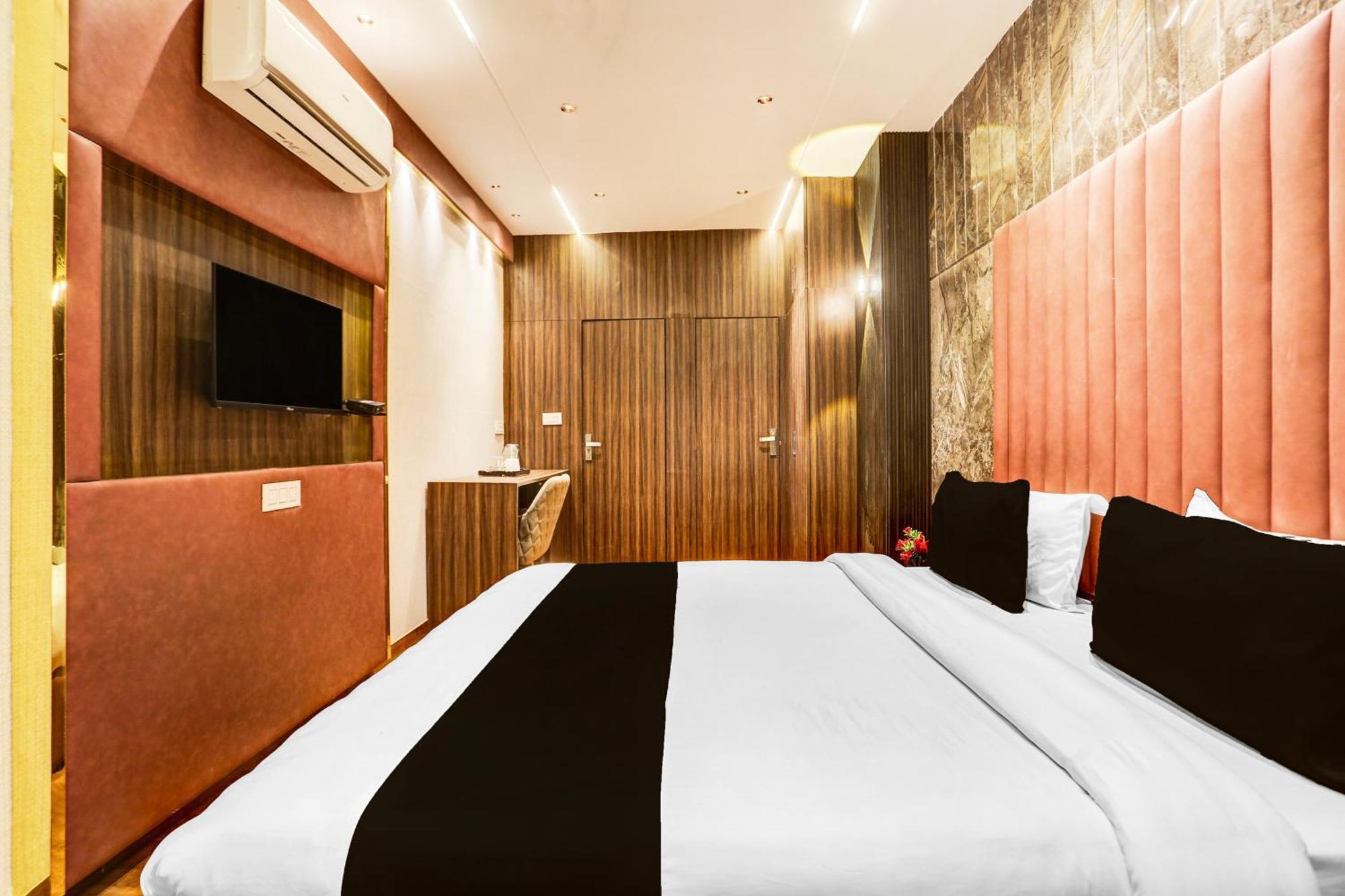 Super Townhouse Haibowal Chowk Ludhiana Exterior foto
