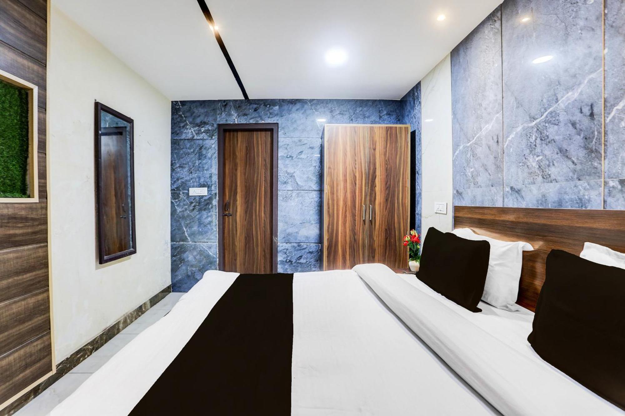Super Townhouse Haibowal Chowk Ludhiana Exterior foto