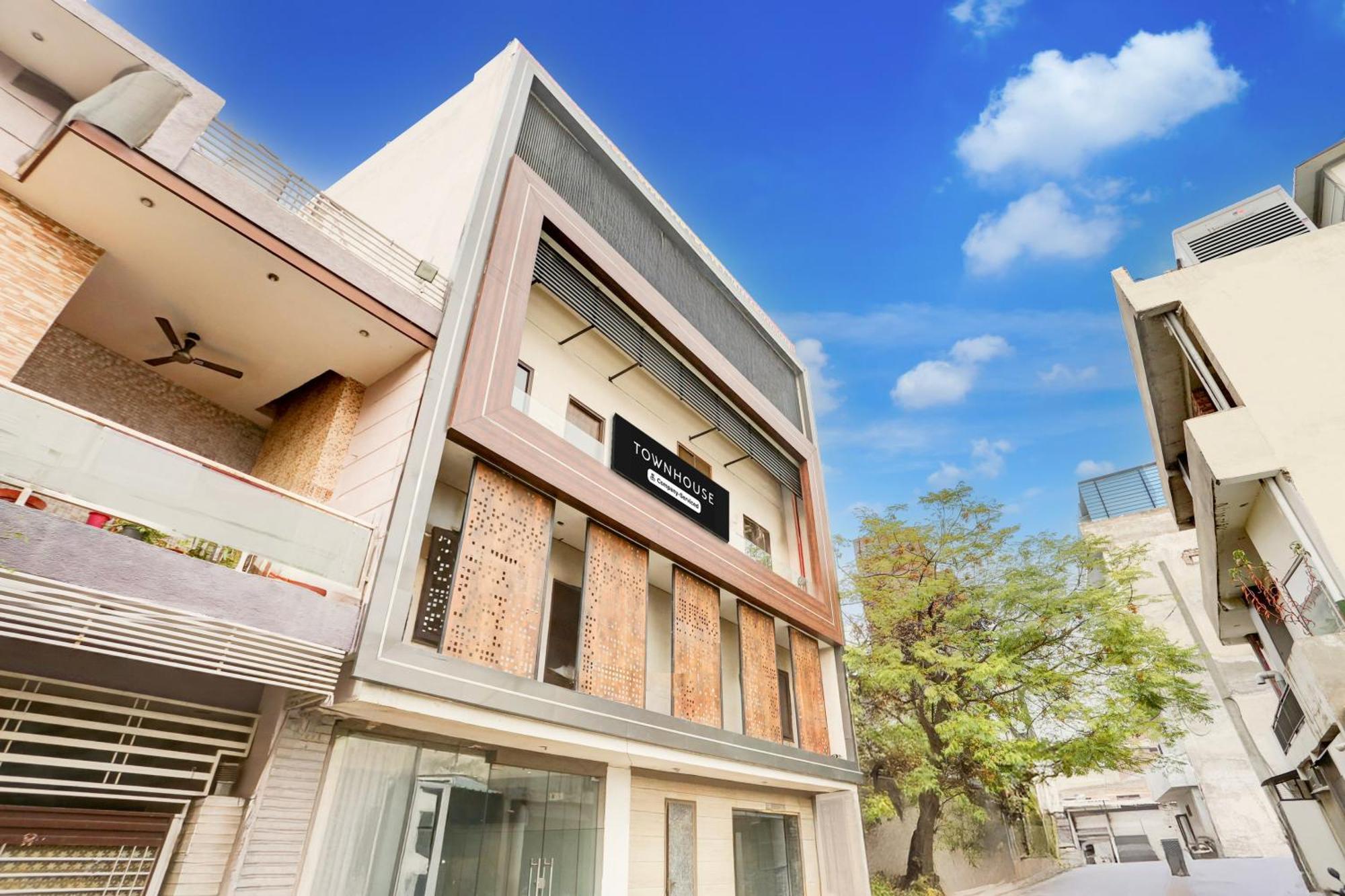 Super Townhouse Haibowal Chowk Ludhiana Exterior foto