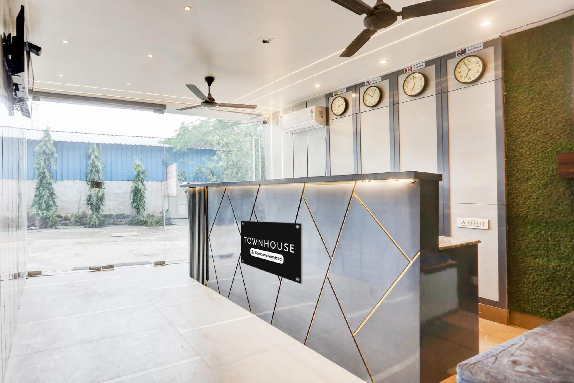 Super Townhouse Haibowal Chowk Ludhiana Exterior foto